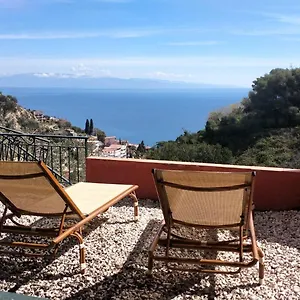 villa-vittorio.taorminaitalyhotels.com/