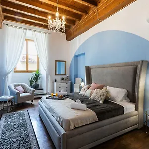 historic-center-palace-huge-4-bedrooms-santa-croce.it-tuscanyhotel.com/